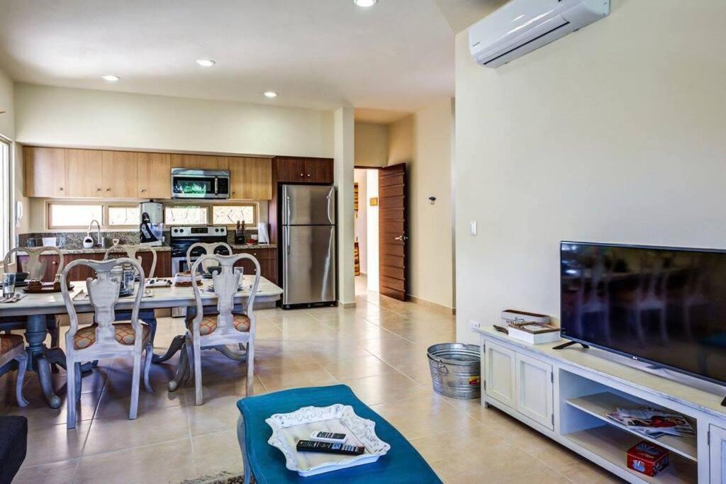Apartment Penthouse With Private Rooftop Terrace, Hot Tub, And Community Pool Tulum