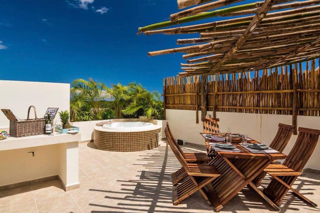 Penthouse With Private Rooftop Terrace, Hot Tub, And Community Pool Apartment